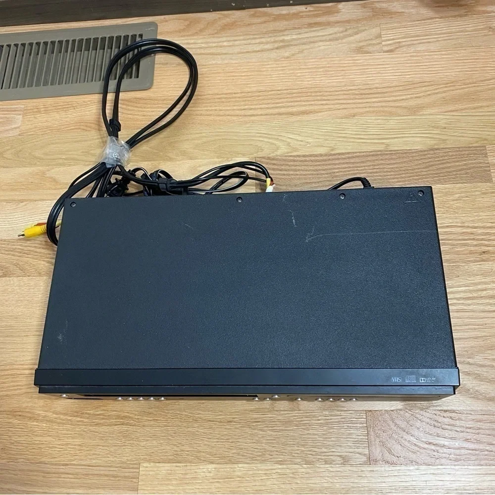 Sanyo VCR DVD Player Combo FWDV225F VHS One Touch Recording
